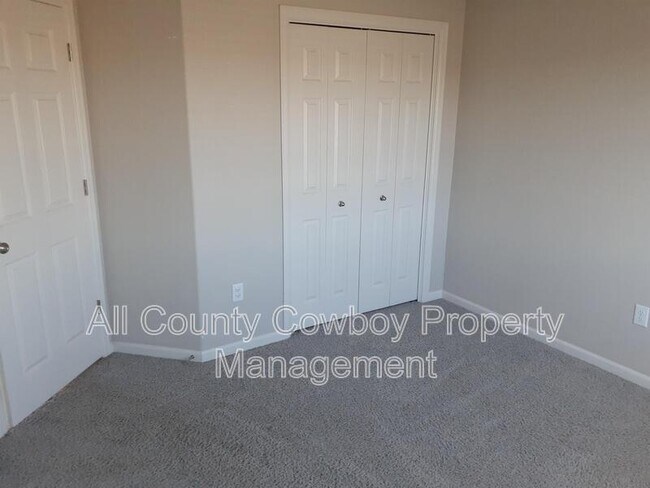 Building Photo - 1912 River Creek Ct