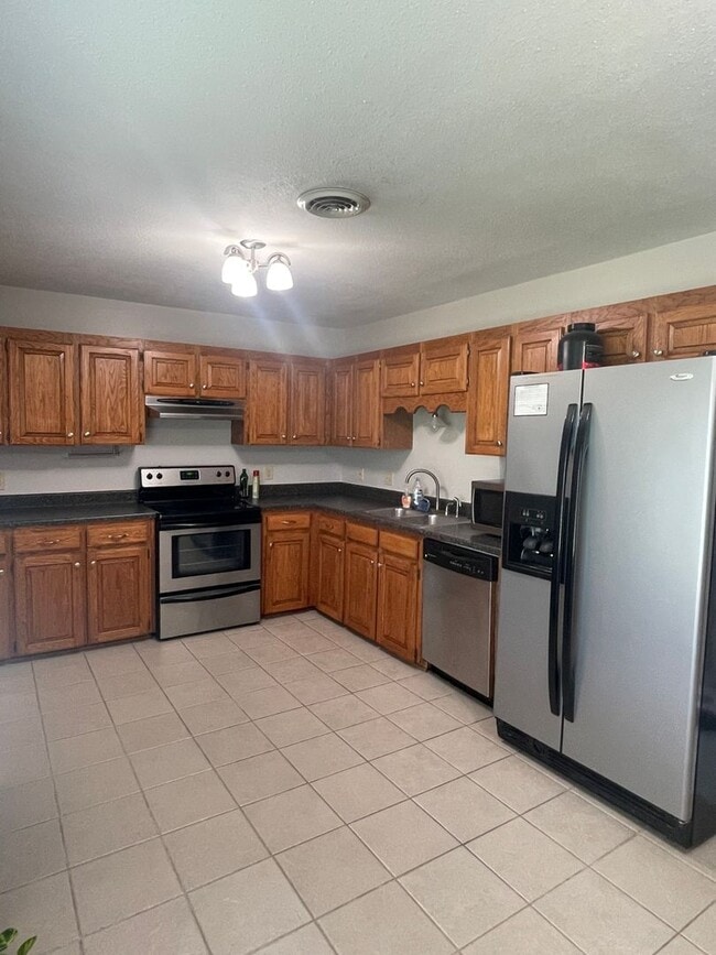 Building Photo - Available 7/25! If you are looking for a l...
