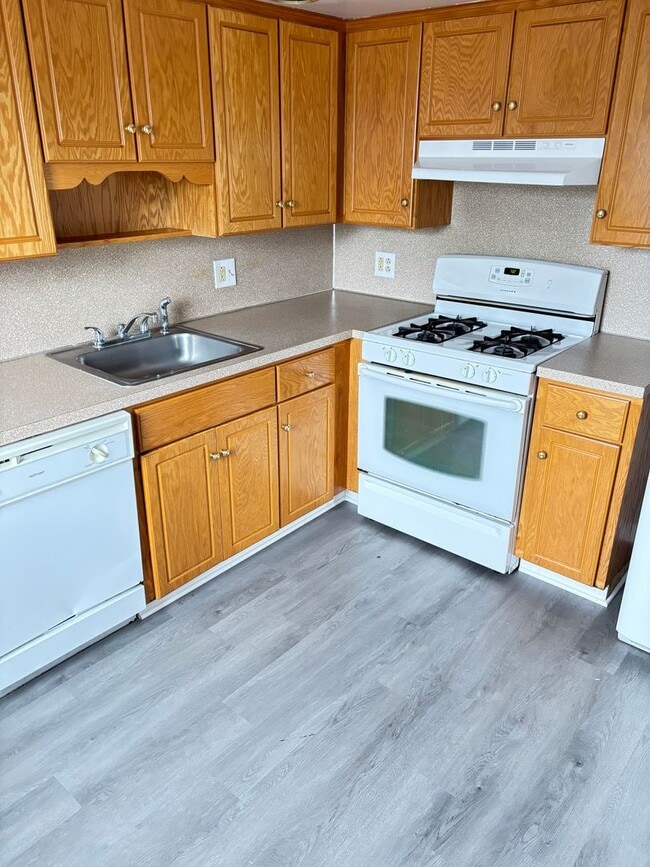 Building Photo - Charming 2-Bedroom Home with Bonus Room – ...