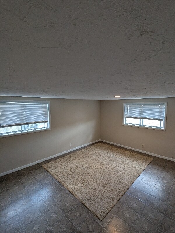 Building Photo - 106 E 1st S