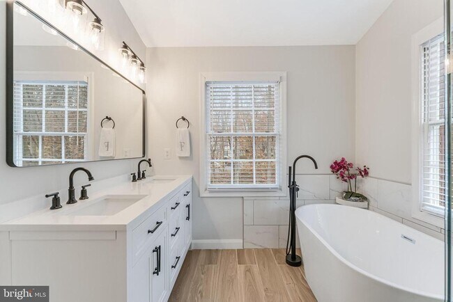 Building Photo - 12165 Abbey Glen Ct