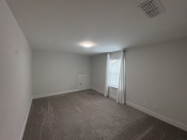 Building Photo - 5823 Bear Trl