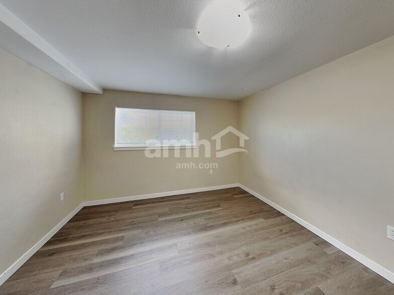 Building Photo - 7353 Rainier Dr