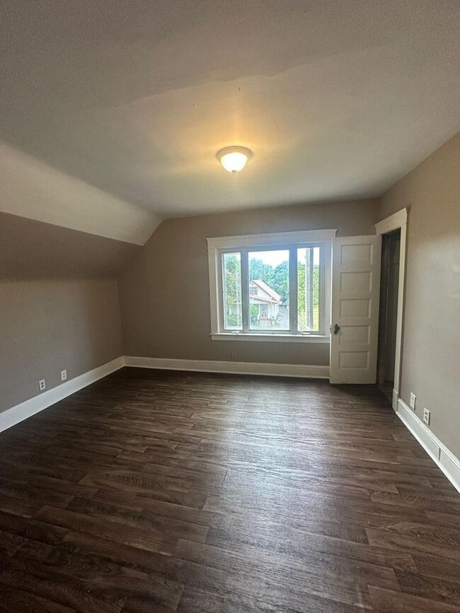 Building Photo - 3408 E 140th St