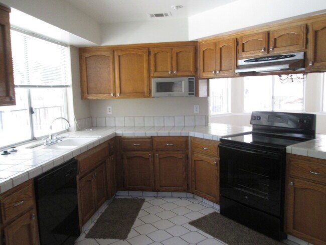 Building Photo - Northwest Home with Pool