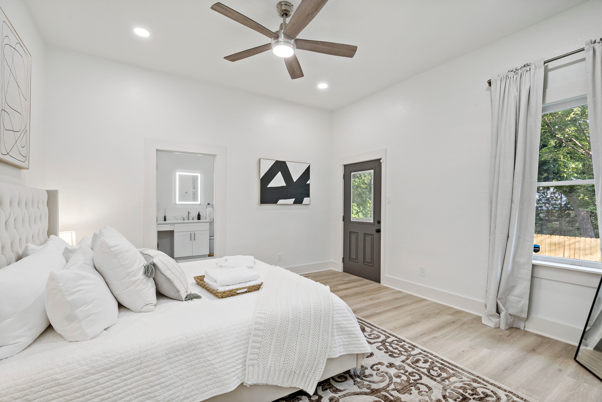 Building Photo - 506 E Evergreen St