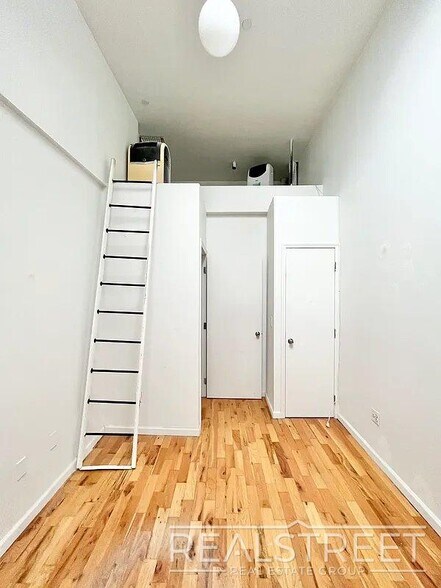 Building Photo - Melrose Street