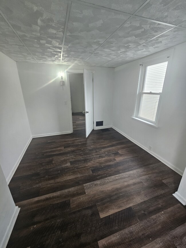 Building Photo - 330 S 9th St