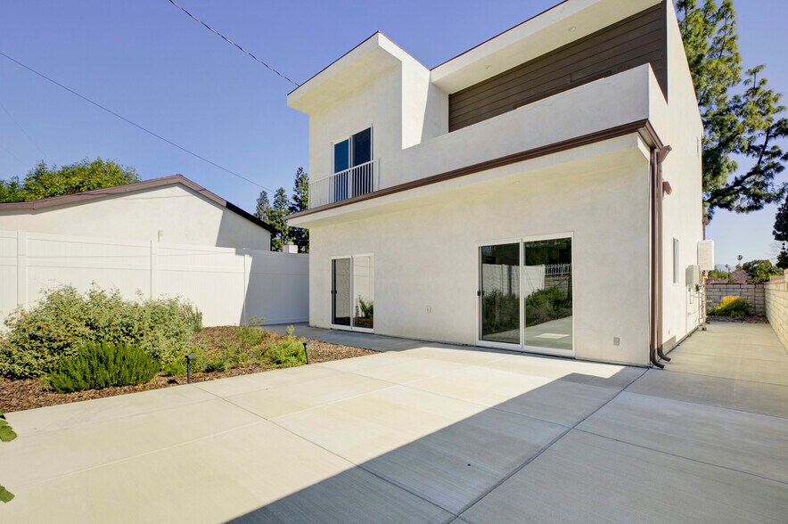 Building Photo - 10499 Yolanda Ave