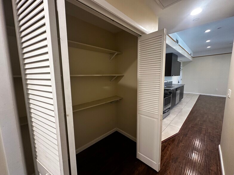 Building Photo - 14233 Tiara St