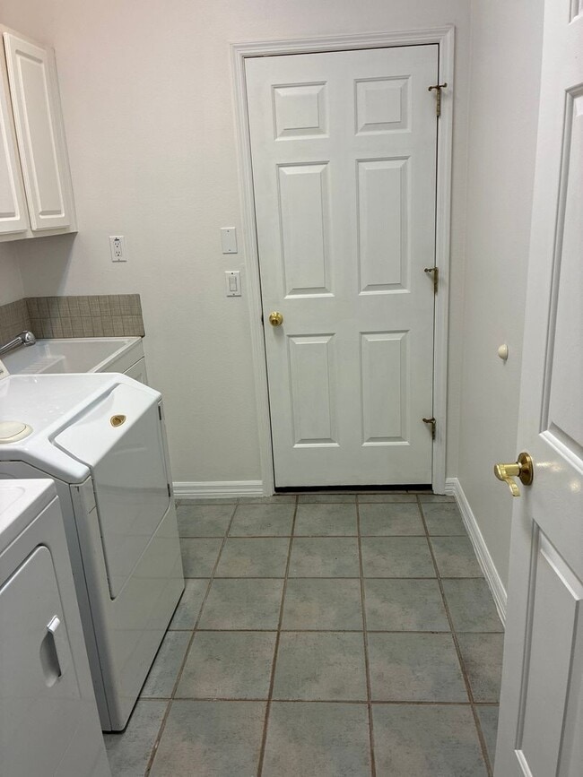 Building Photo - 4554 Shanewood Ct