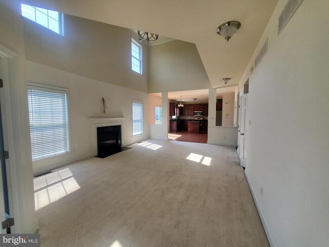 Building Photo - 33 Saphire Ct
