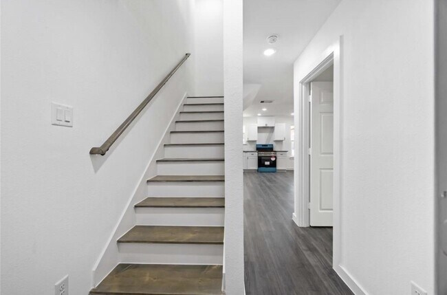 Building Photo - 2320 Wavell St