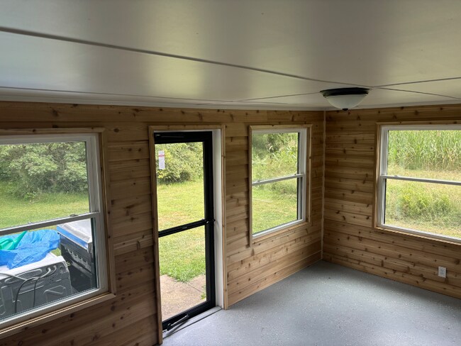 Building Photo - 5316 W River Rd