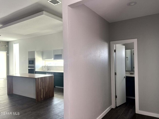 Building Photo - 12966 Terrington Ave
