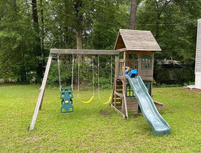 Building Photo - 161 Burr Rd