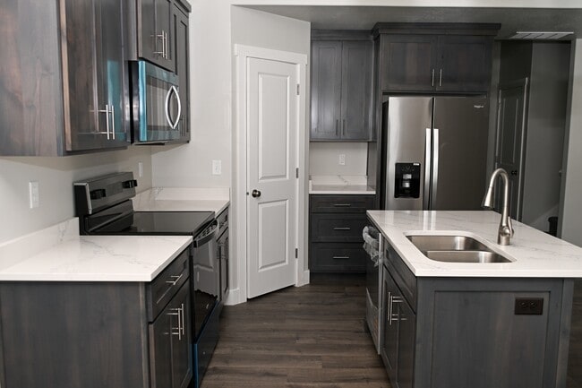 Building Photo - 2251 S 1220 W