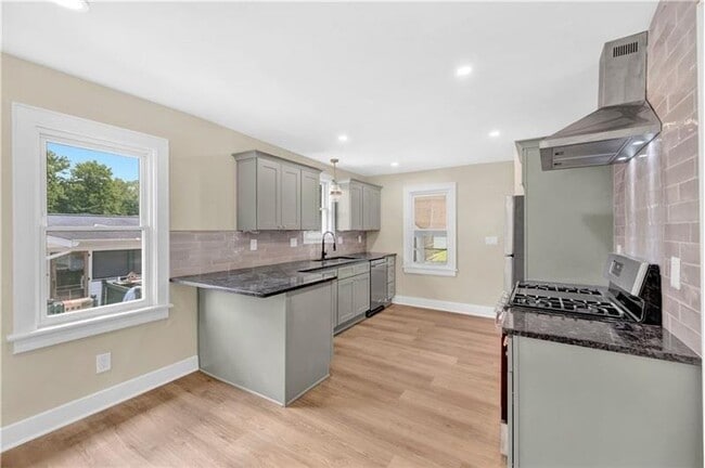 Building Photo - 2332 Cooledge Ave