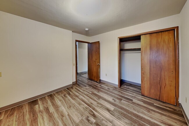 Building Photo - 116 Welch Ave