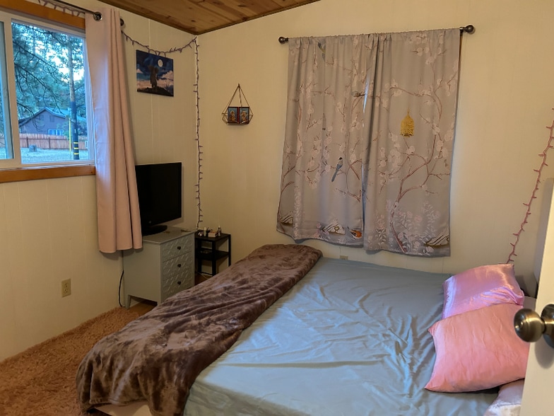 Building Photo - 715 Chipmunk Ln