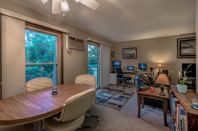 Building Photo - 941 11th Ave S