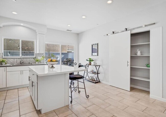 Building Photo - ***Gorgeous 5 bedroom, 3 bath Home in Imperial Beach