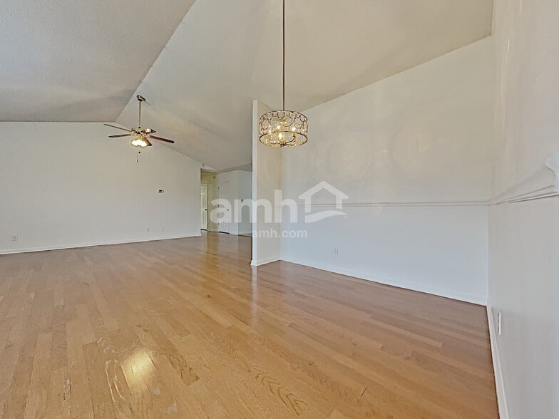 Building Photo - 2322 Sir Edward Ln