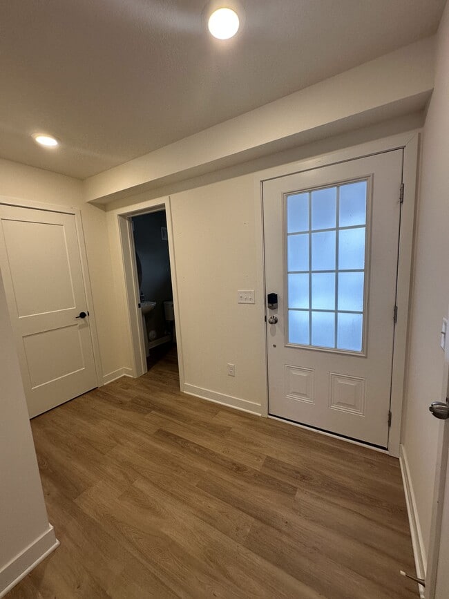 Building Photo - 2122 Ada Dr