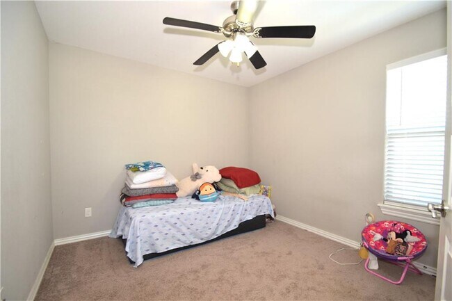 Building Photo - 3609 SW Mistletoe Ave