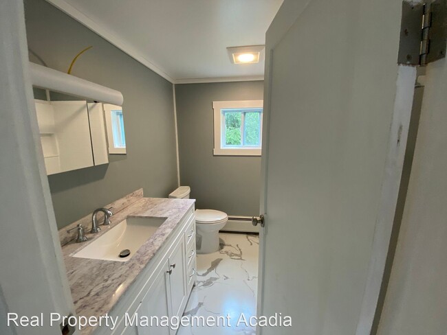 Building Photo - 3 br, 1.5 bath House - 13 Elm Street