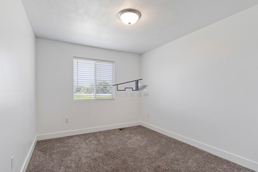 Building Photo - 6471 S Aspen Ln