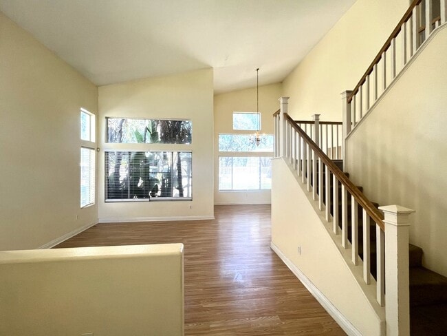 Building Photo - 4 bed, 2.5 bath located in Corona, CA!