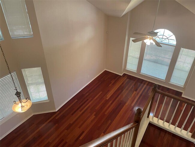 Building Photo - 301 Milton Cove