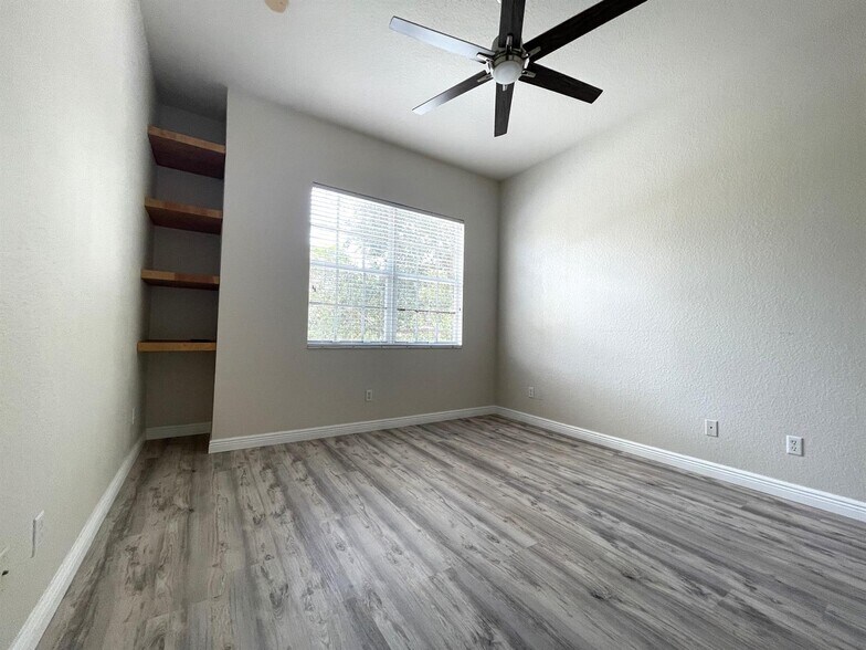 Building Photo - 4871 Bonsai Cir