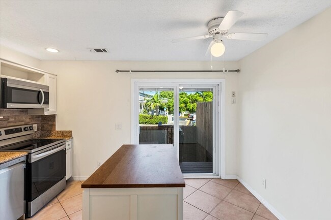 Building Photo - Charming 2-Bedroom home with Front and Rear Balconies