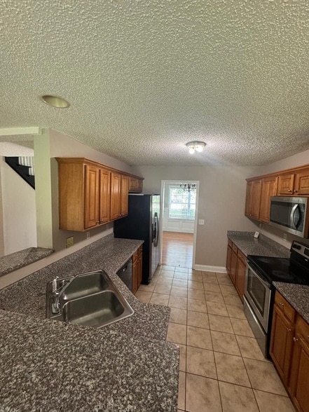 Building Photo - 520 Millbrook Villa Dr