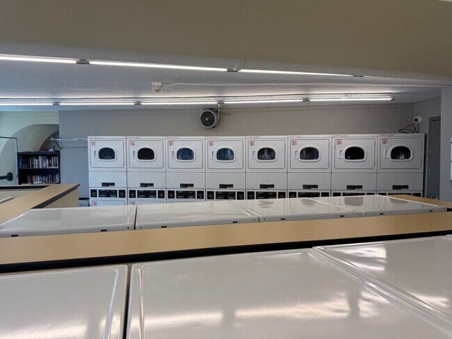 Building Photo - 300 N State St