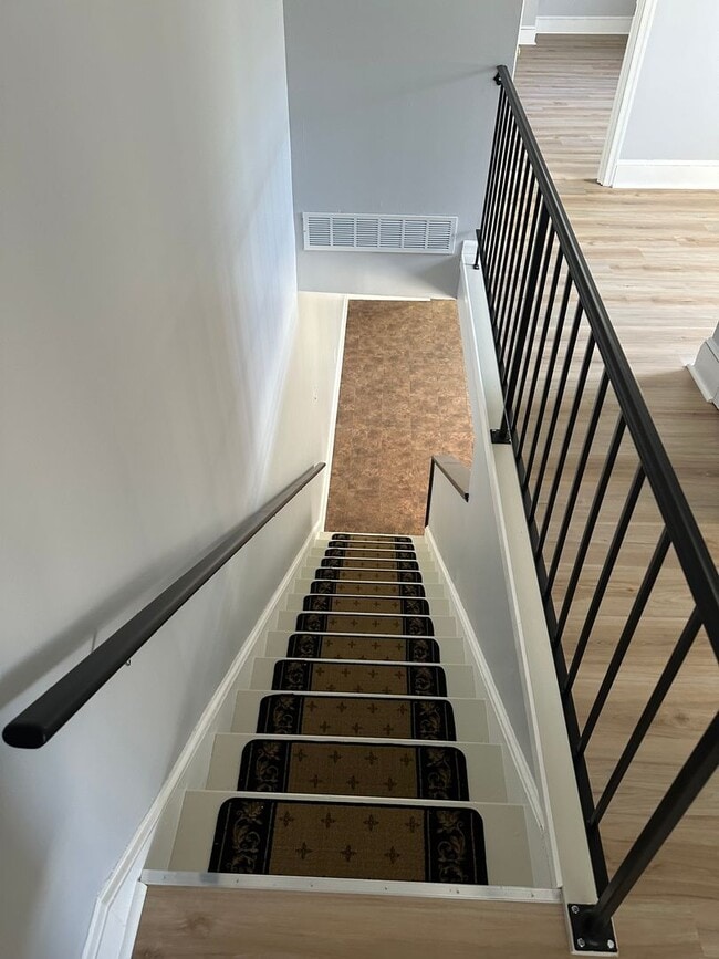 Building Photo - 32_513