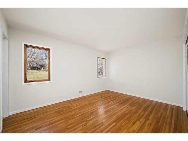Building Photo - 953 Redwood Dr