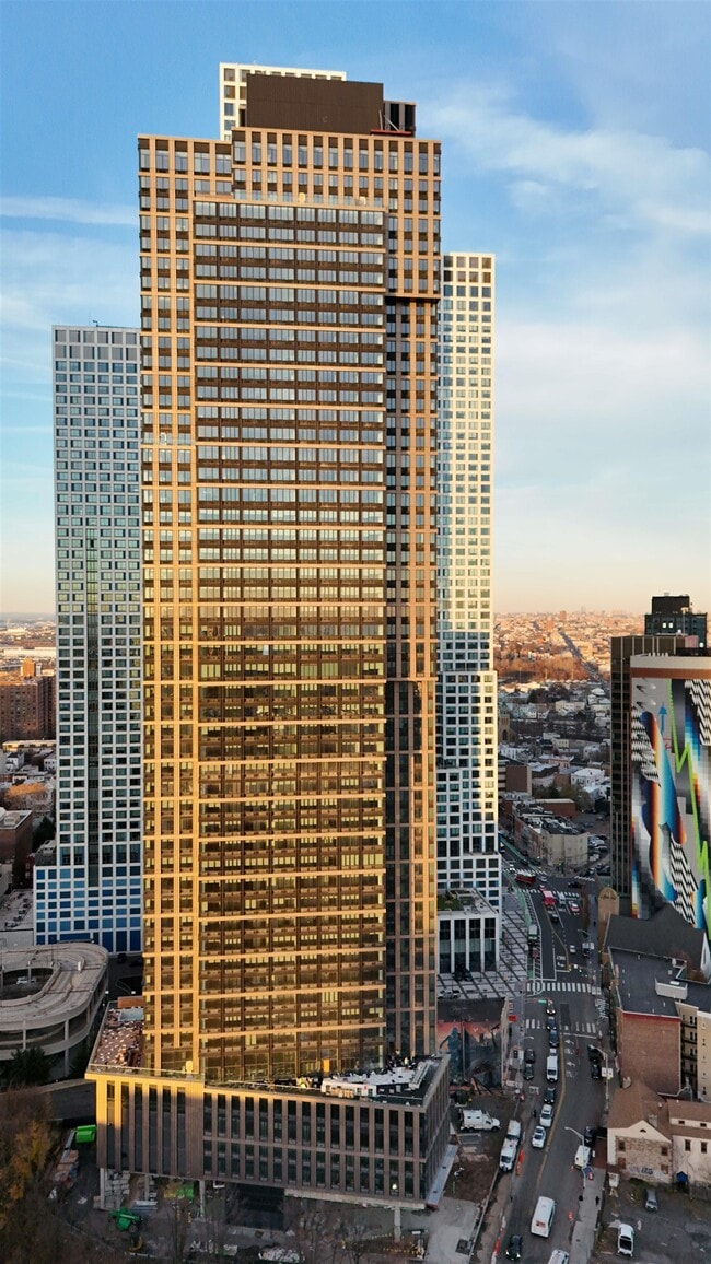 Building Photo - 505 Summit Ave