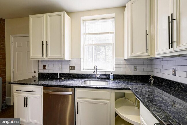 Building Photo - 2827 11th St NW