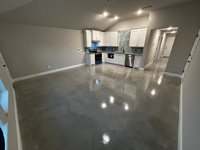 Building Photo - 10024 Highway 199 W