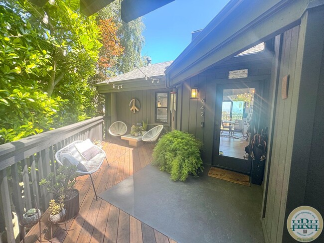 Building Photo - Tranquil & Sun Drenched 3BR|3BR in Heart o...