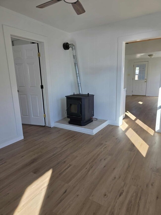 Building Photo - 310 Fir St