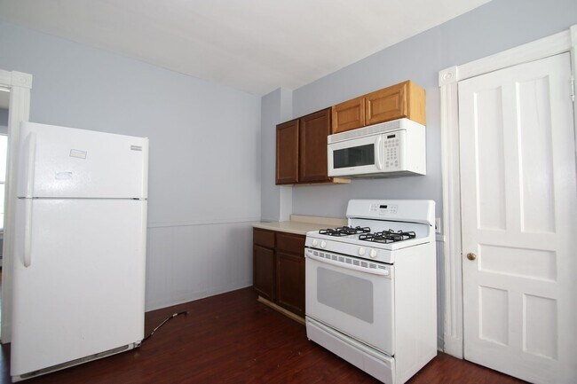 Building Photo - 198 Blatchley Ave