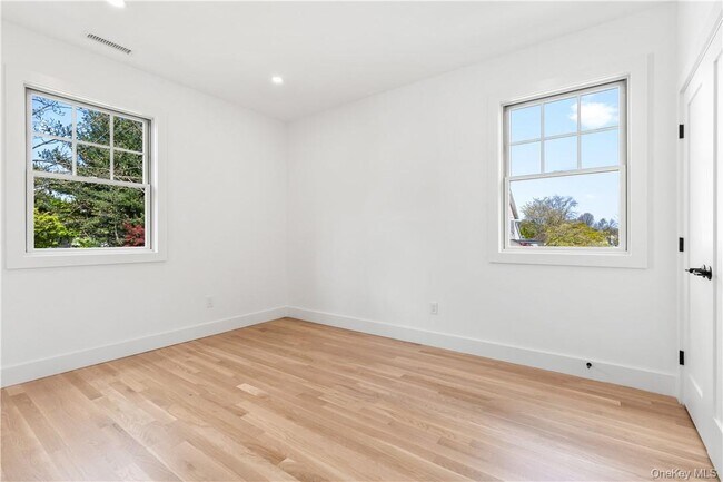 Building Photo - 35 Summit Ave