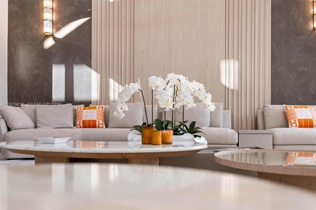 Building Photo - 723 NE 77th St