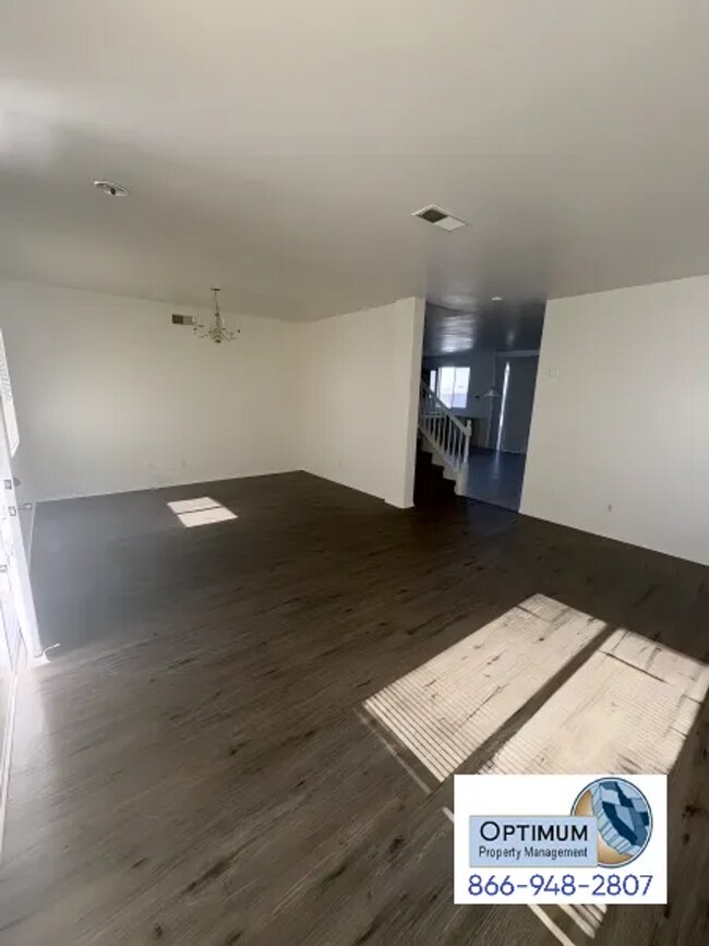 Building Photo - Beautiful 4 Bedroom, 3 Bathroom Two-Story Home with Loft & Spacious Backyard