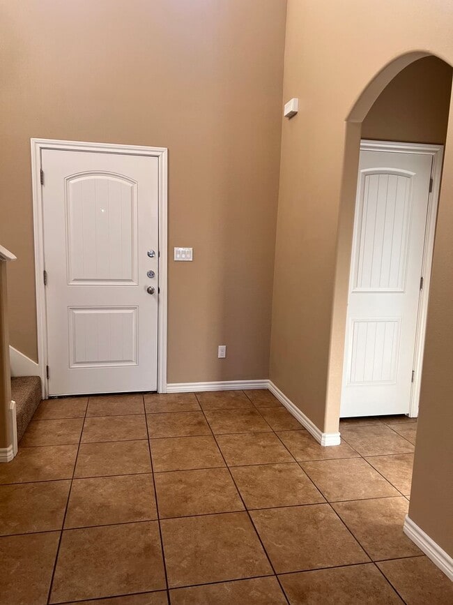 Building Photo - COMING SOON!!  2 Story Townhome