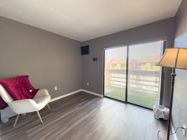 Building Photo - Somerset Village #1680